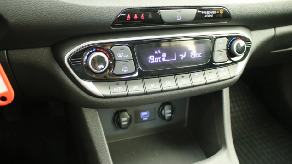 HYUNDAI i30 i30 1.5 DPI Smart