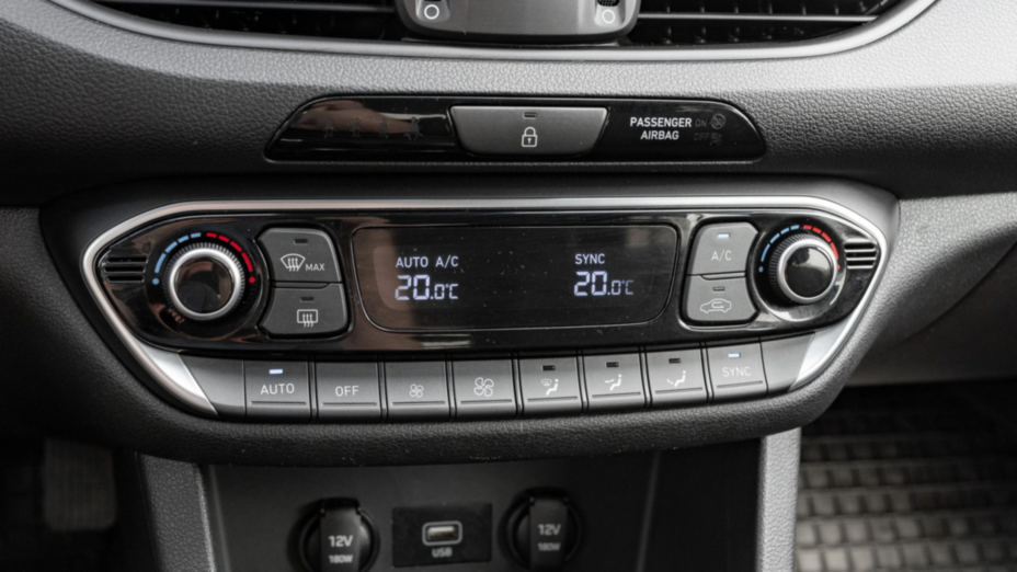 HYUNDAI i30 i30 1.5 DPI Smart
