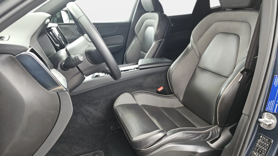 VOLVO XC60 XC60 B4 D AWD Plus Dark aut