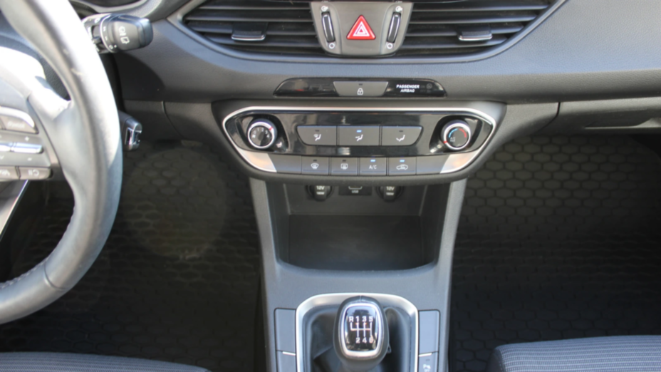 HYUNDAI i30 i30 1.5 DPI Classic +
