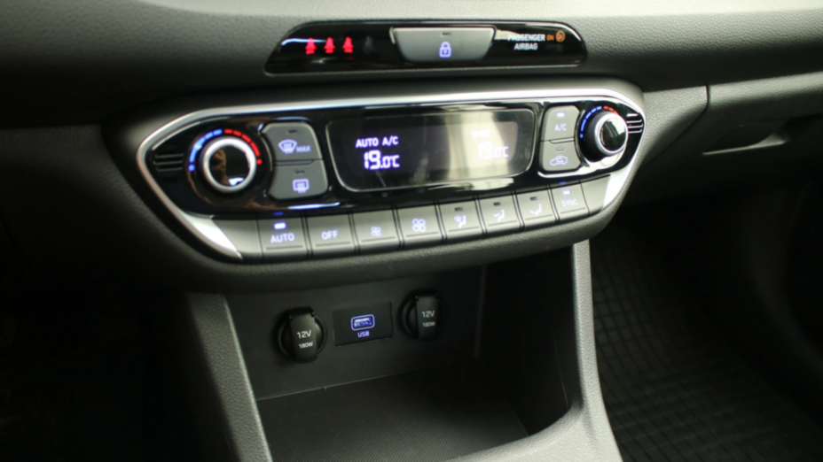HYUNDAI i30 i30 1.5 DPI Smart