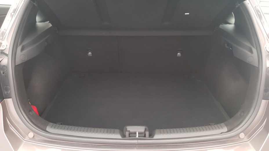 HYUNDAI i30 i30 1.5 DPI Classic +