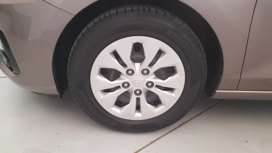 HYUNDAI i30 i30 1.5 DPI Classic +
