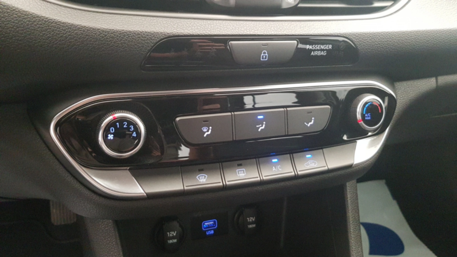 HYUNDAI i30 i30 1.5 DPI Classic +