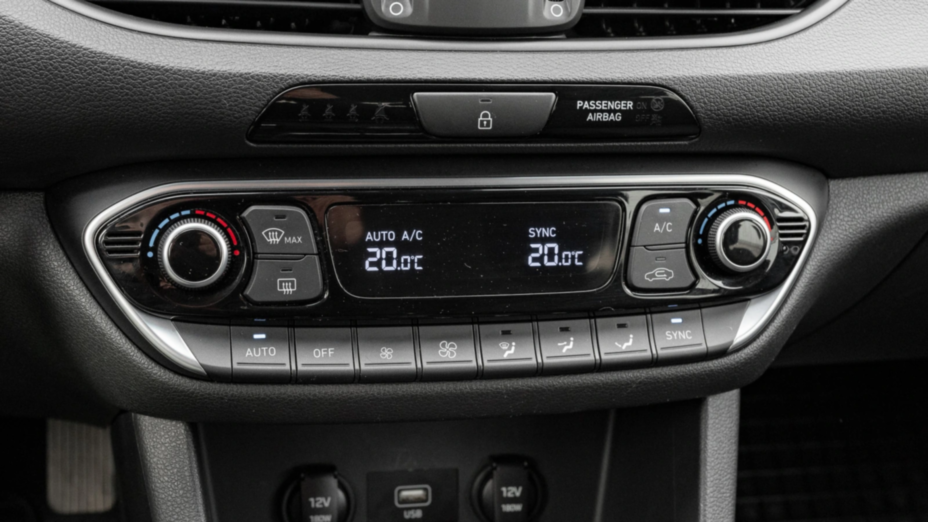 HYUNDAI i30 i30 1.5 DPI Smart