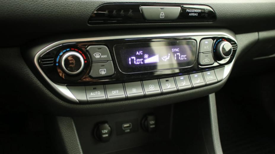 HYUNDAI i30 i30 1.5 DPI Smart