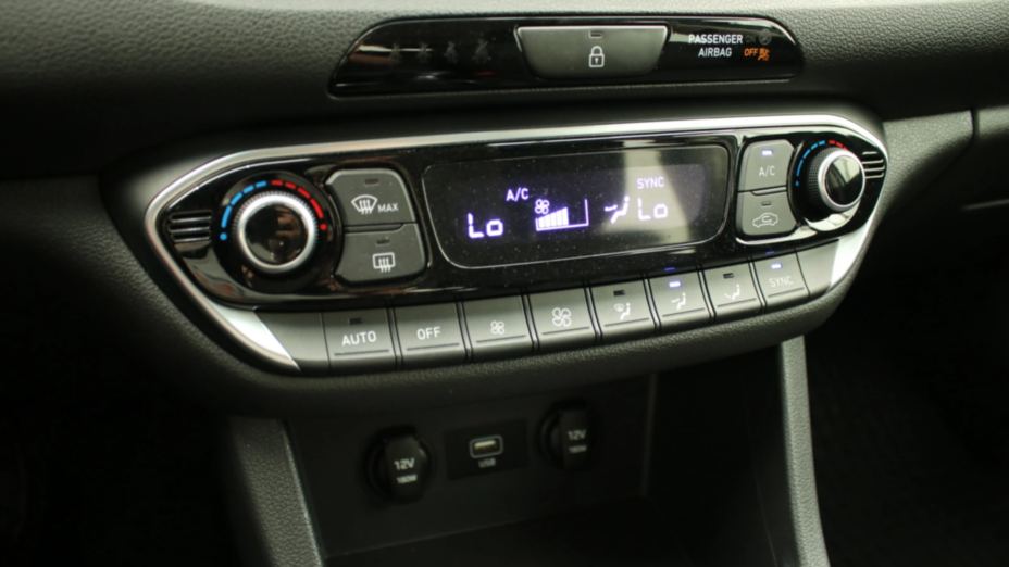HYUNDAI i30 i30 1.5 DPI Smart