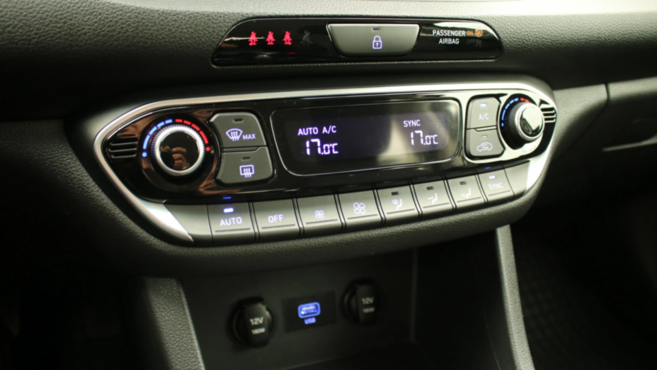 HYUNDAI i30 i30 1.5 DPI Smart