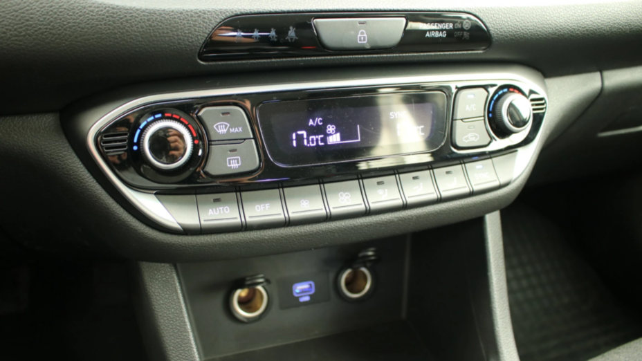 HYUNDAI i30 i30 1.5 DPI Smart
