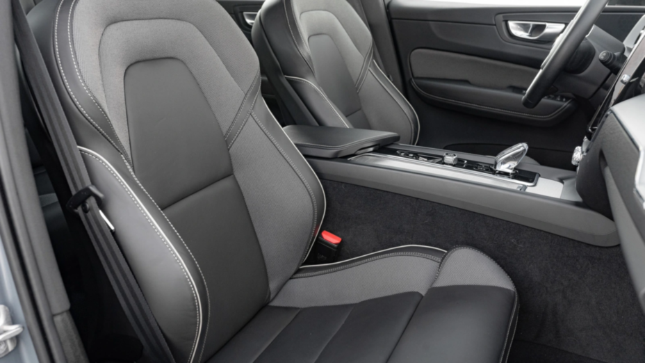 VOLVO XC60 XC60 B4 D AWD Plus Dark aut