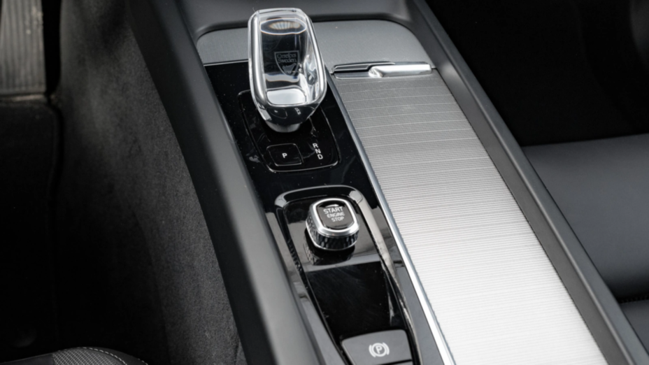 VOLVO XC60 XC60 B4 D AWD Plus Dark aut