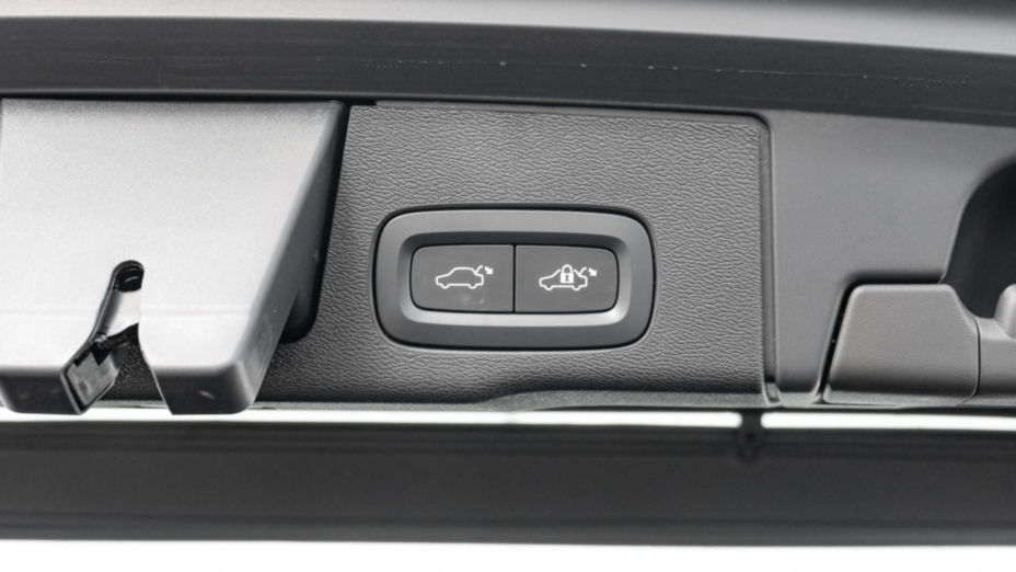 VOLVO XC60 XC60 B4 D AWD Plus Dark aut