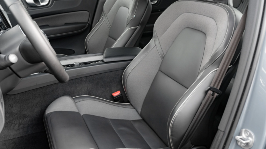 VOLVO XC60 XC60 B4 D AWD Plus Dark aut