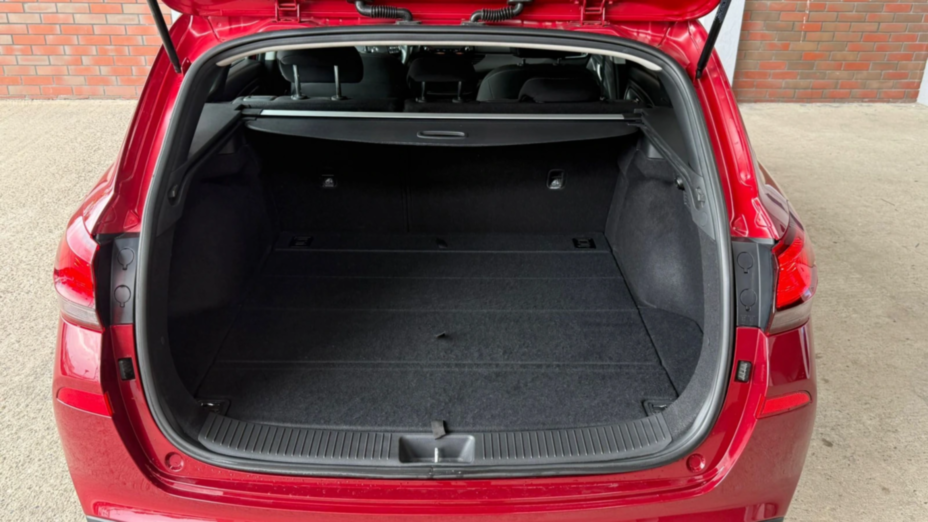 HYUNDAI i30 i30 1.5 DPI Classic +