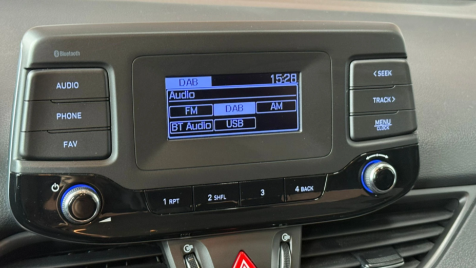HYUNDAI i30 i30 1.5 DPI Classic +