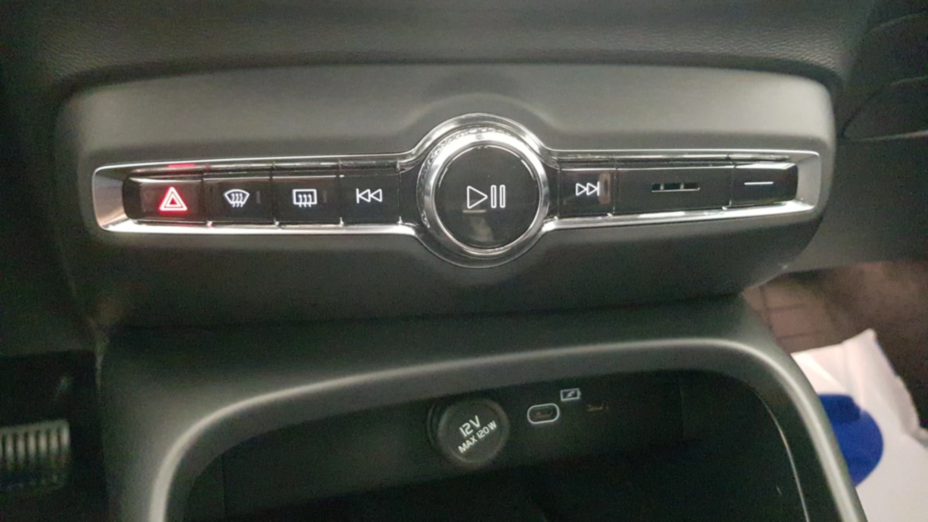 VOLVO XC40 XC40 73kWh P6 Recharge Core aut