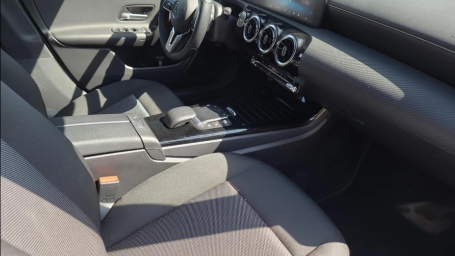 MERCEDES-BENZ CLA CLA 200