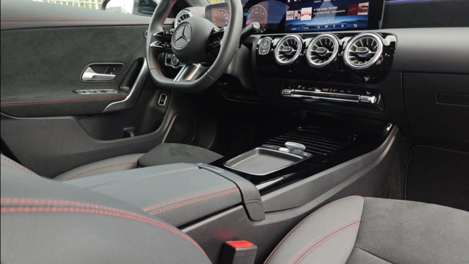 MERCEDES-BENZ CLA CLA 200 7G-DCT