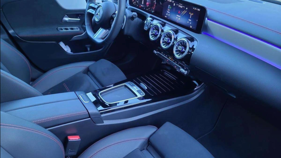 MERCEDES-BENZ CLA CLA 200 AMG Line 7G-DCT