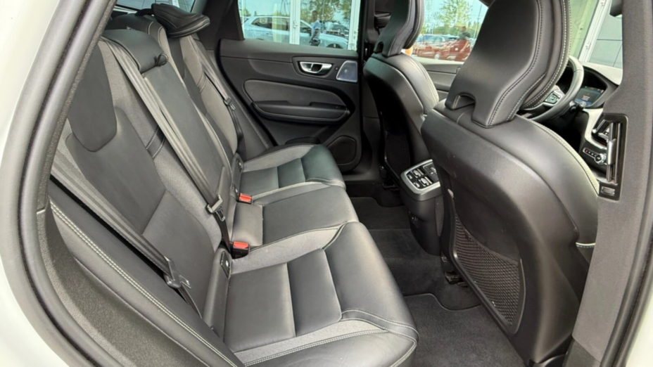 VOLVO XC60 XC60 B4 D AWD R-Design aut