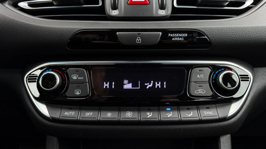 HYUNDAI i30 i30 1.0 T-GDI Smart DCT
