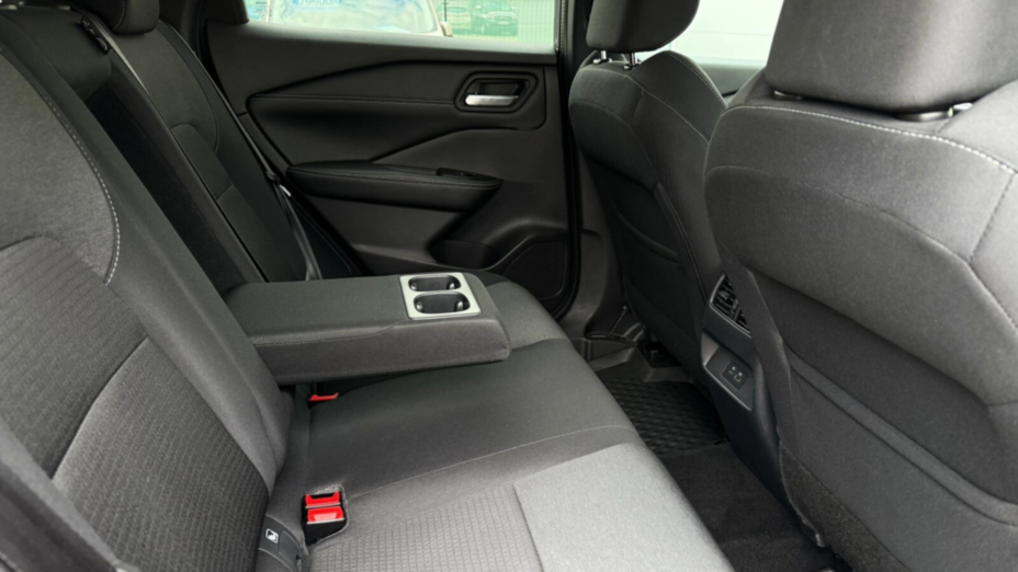 NISSAN Qashqai Qashqai 1.3 DIG-T N-Connecta DCT