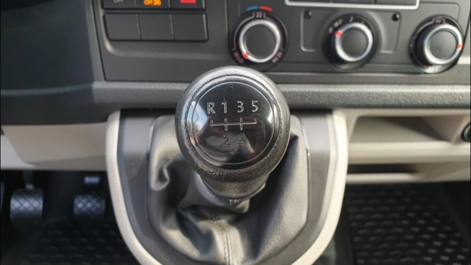 VOLKSWAGEN Transporter Transporter T6 TDI L2H1