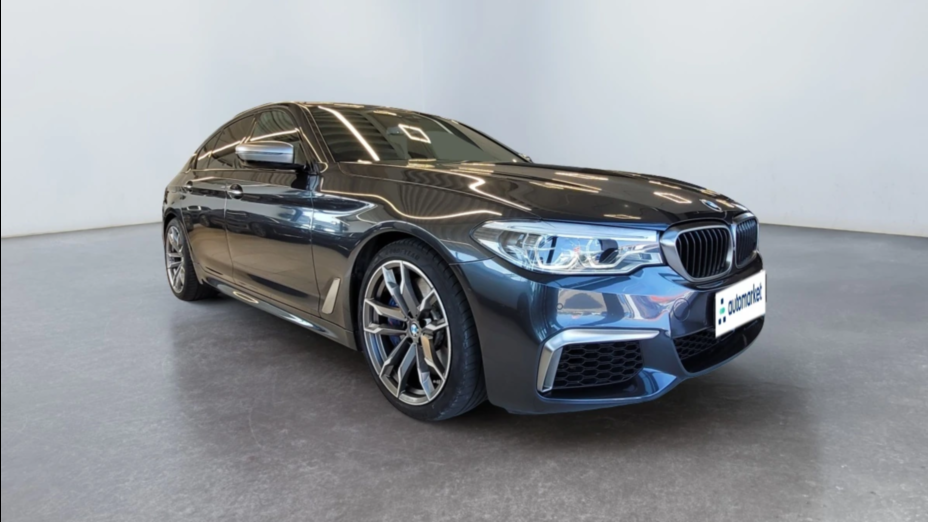 BMW Seria 5 M550i xDrive sport-aut