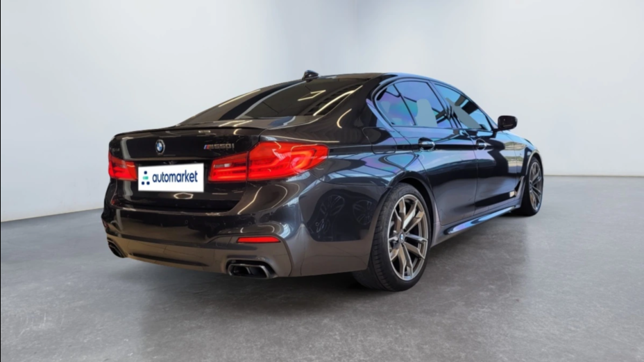 BMW Seria 5 M550i xDrive sport-aut