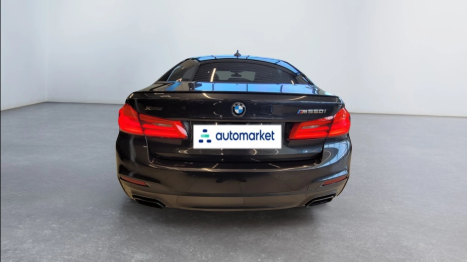 BMW Seria 5 M550i xDrive sport-aut