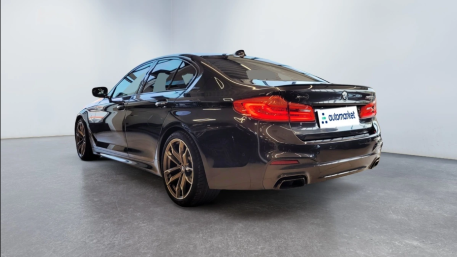 BMW Seria 5 M550i xDrive sport-aut