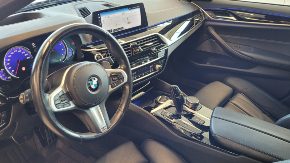 BMW Seria 5 M550i xDrive sport-aut