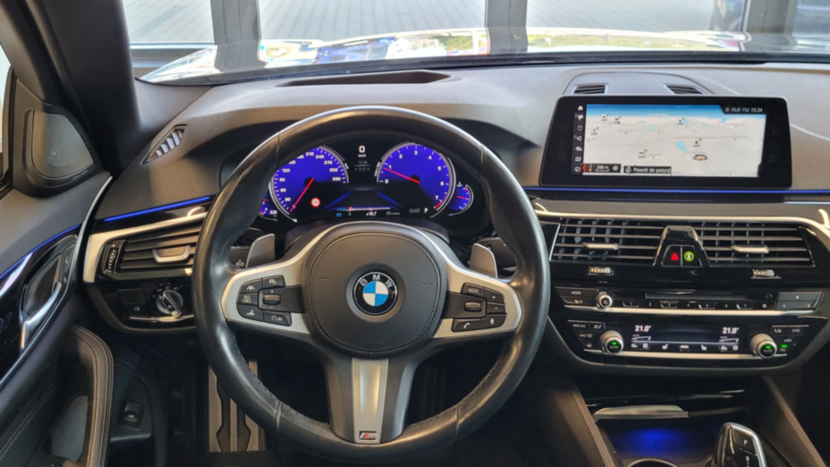BMW Seria 5 M550i xDrive sport-aut