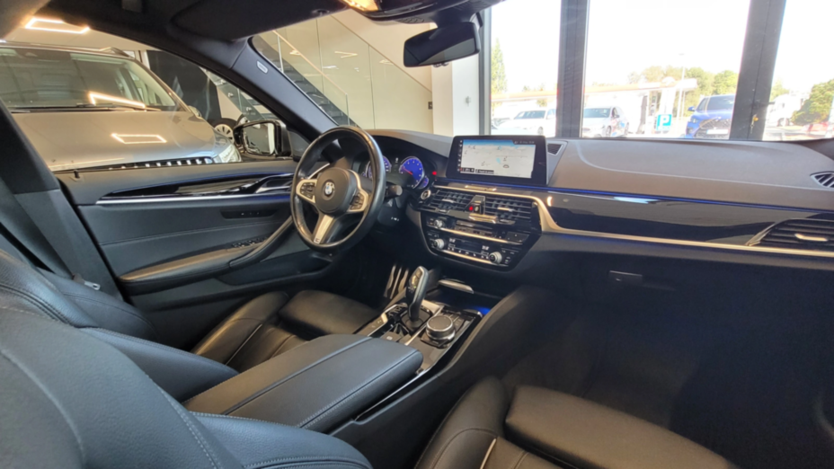 BMW Seria 5 M550i xDrive sport-aut