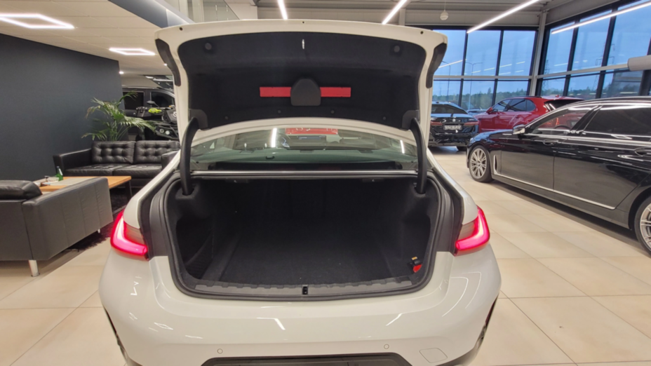 BMW Seria 3 318i M Sport aut