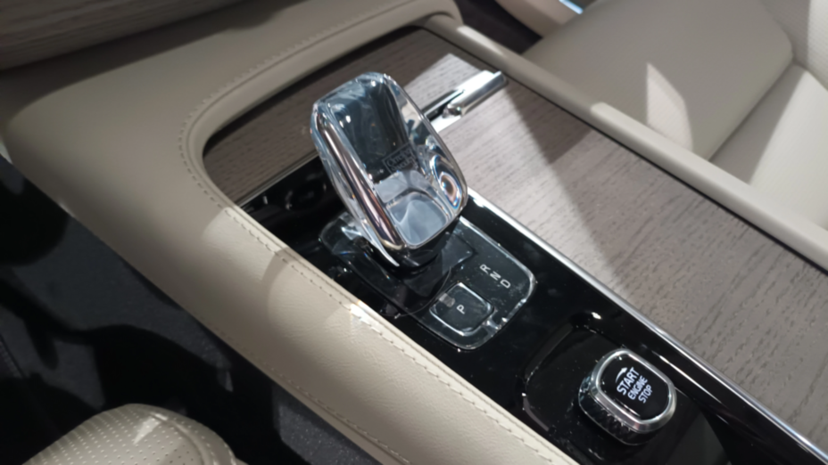 VOLVO XC90 XC90 T8 AWD Plug-In Hybrid Ultra Dark 7os aut Nowy