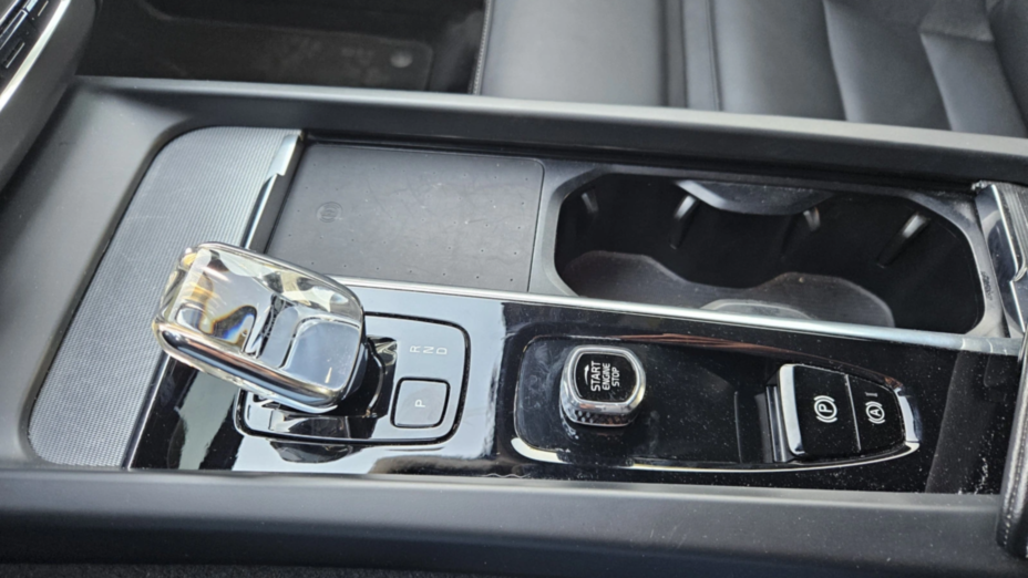 VOLVO XC60 XC60 B4 D Plus Dark aut