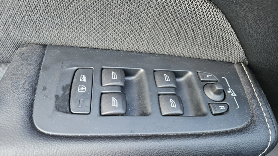 VOLVO XC60 XC60 B4 D Plus Dark aut
