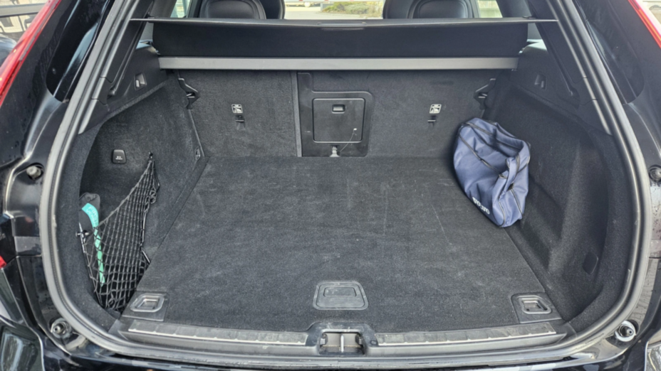 VOLVO XC60 XC60 B4 D Plus Dark aut