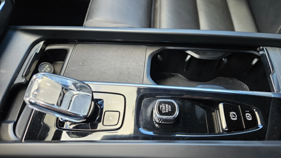 VOLVO XC60 XC60 B4 D Plus Dark aut