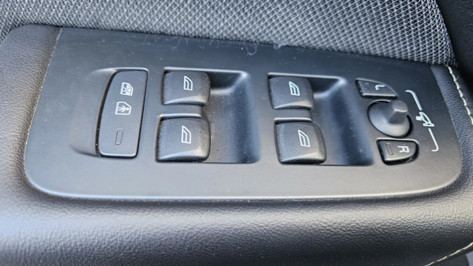 VOLVO XC60 XC60 B4 D Plus Dark aut