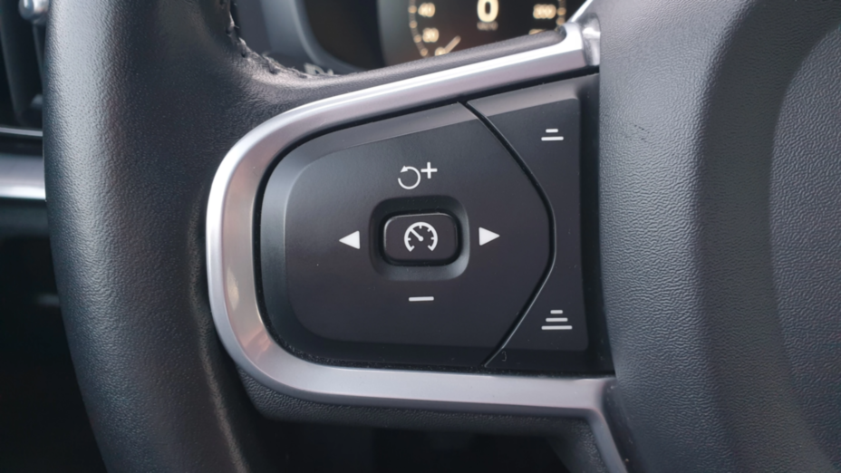 VOLVO V60 V60 D3 Momentum Pro
