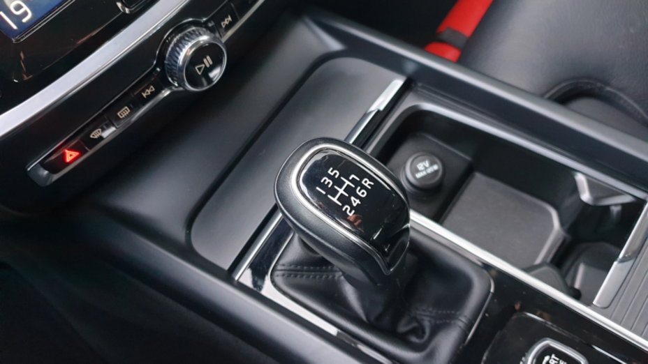 VOLVO V60 V60 D3 Momentum Pro