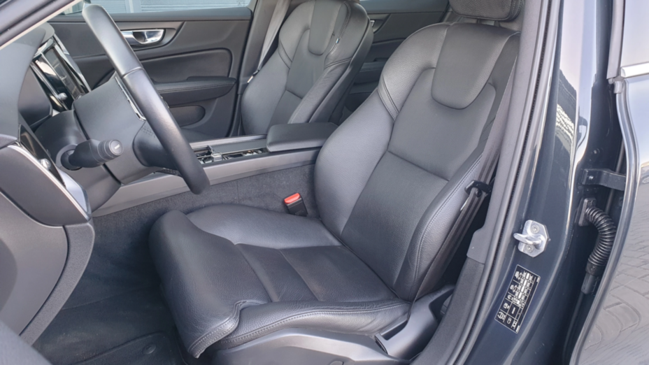 VOLVO V60 V60 D3 Momentum Pro