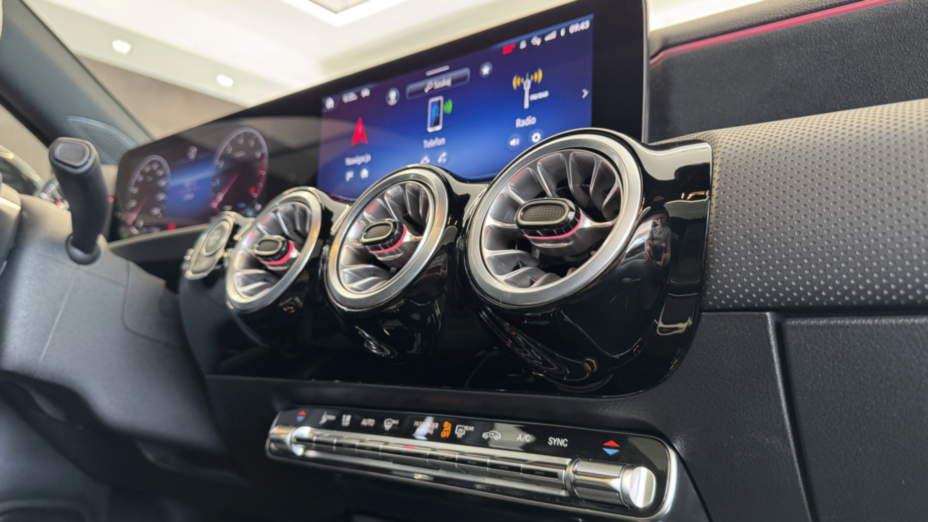 MERCEDES-BENZ A Klasa A 200 AMG Line 7G-DCT