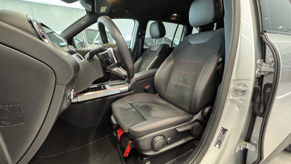 MERCEDES-BENZ GLB GLB 200 AMG Line 7G-DCT
