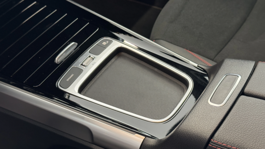 MERCEDES-BENZ GLB GLB 200 AMG Line 7G-DCT