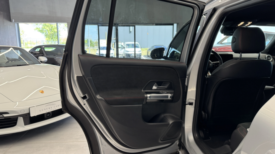 MERCEDES-BENZ GLB GLB 200 AMG Line 7G-DCT