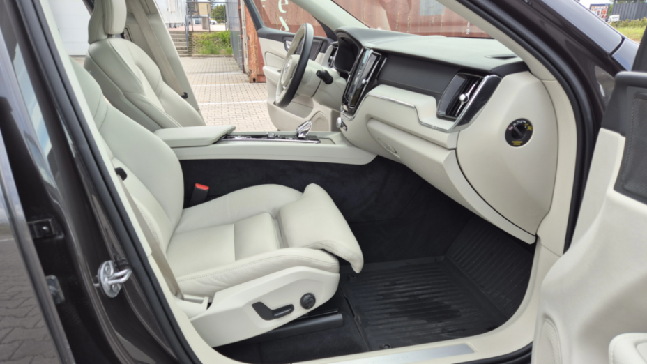 VOLVO XC60 XC60 T8 Plug-In Hybrid AWD Inscription aut