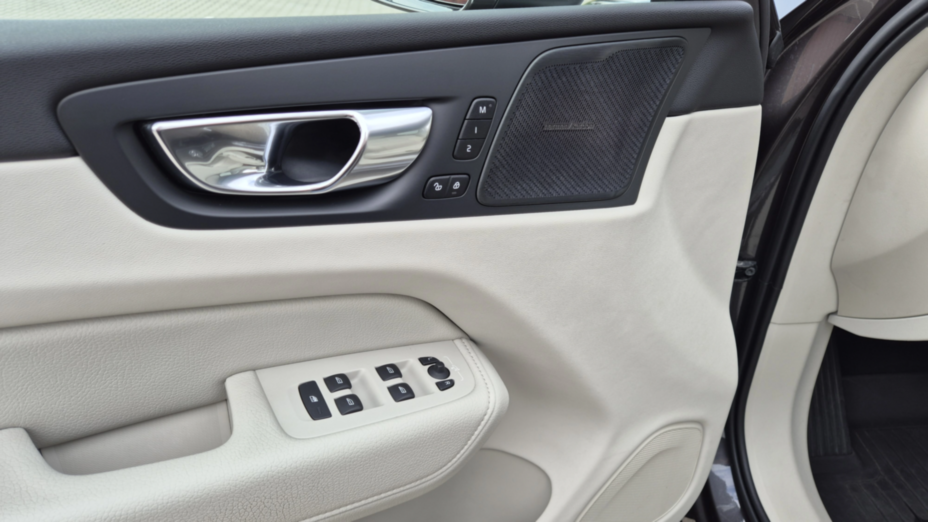 VOLVO XC60 XC60 T8 Plug-In Hybrid AWD Inscription aut